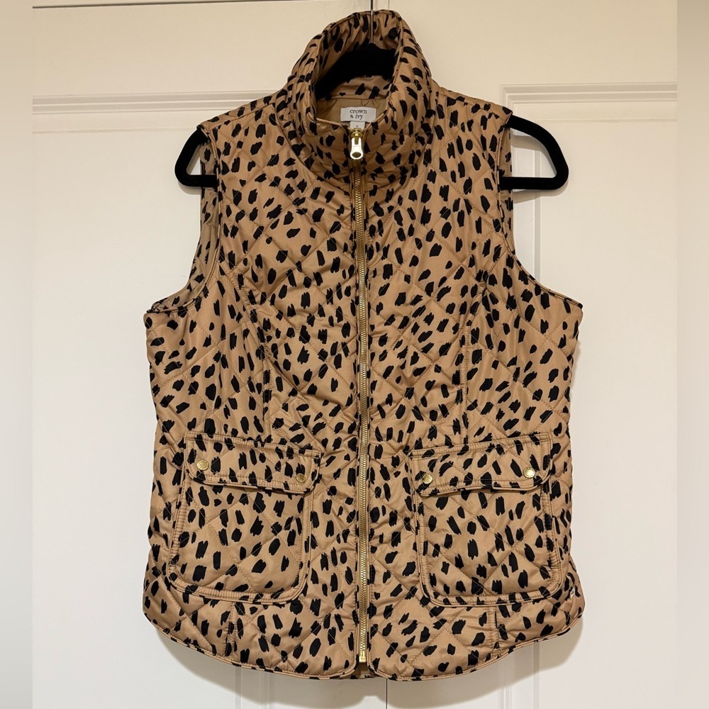 Crown & Ivy Animal Print Vest Size Large